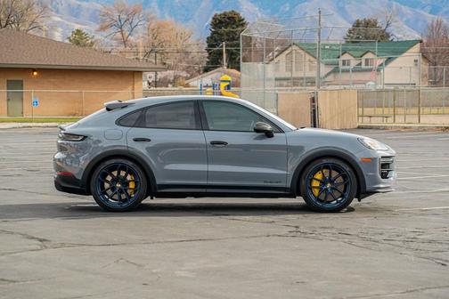 2024 Porsche Cayenne Turbo GT