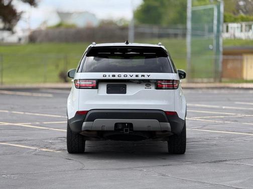 White 2020 Land Rover Discovery HSE LUXURY