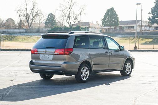 2004 Toyota Sienna XLE