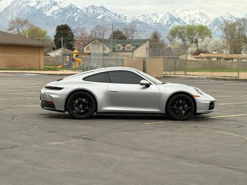 2025 Porsche 911 Carrera