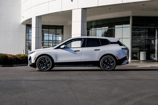 2025 BMW iX xDrive50