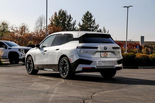 2025 BMW iX xDrive50