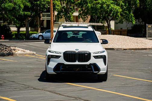 2023 BMW X7 M60i