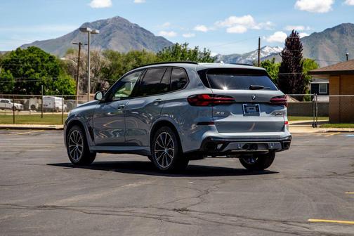 Grey 2026 BMW X5 xDrive40i