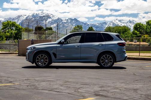 Grey 2026 BMW X5 xDrive40i