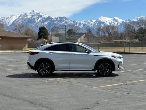 2023 INFINITI QX55 LUXE