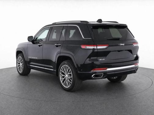 Diamond Black Crystal Pearlcoat 2023 Jeep Grand Cherokee Summit