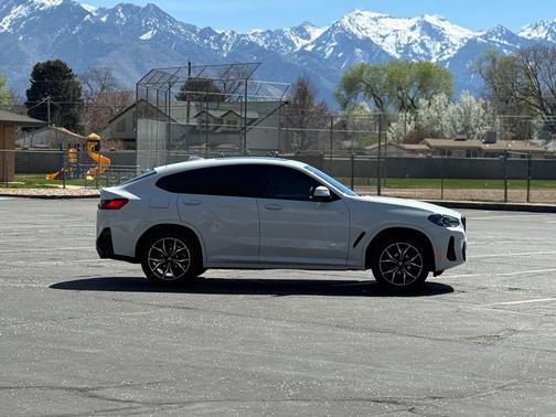 Alpine White 2024 BMW X4 xDrive30i