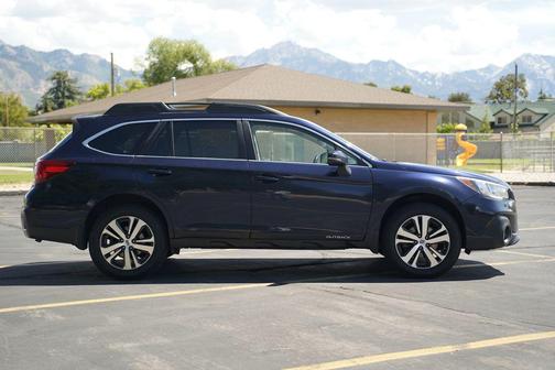 Dark Blue Pearl 2018 Subaru Outback 3.6R Limited