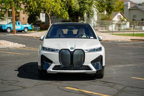 2025 BMW iX xDrive50
