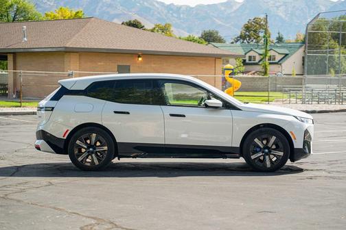 2025 BMW iX xDrive50