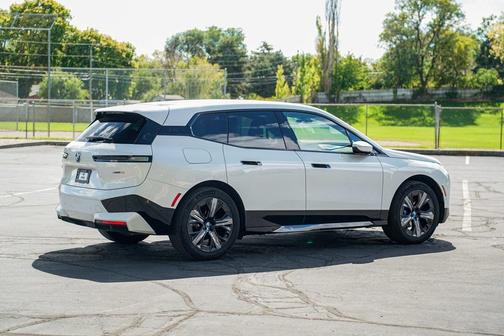 2025 BMW iX xDrive50