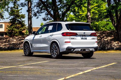 Mineral White Metallic 2023 BMW X5 xDrive40i