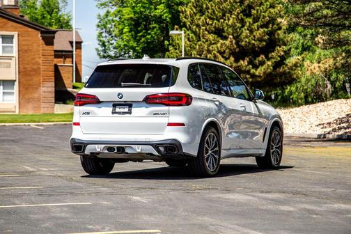 Mineral White Metallic 2023 BMW X5 xDrive40i