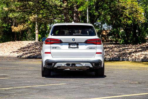 Mineral White Metallic 2023 BMW X5 xDrive40i