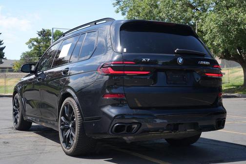 Black Sapphire Metallic 2024 BMW X7 M60i