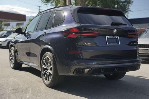 Carbon Black Metallic 2026 BMW X5 xDrive40i