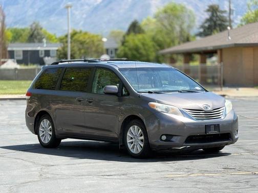 Predawn Gray Mica 2013 Toyota Sienna XLE