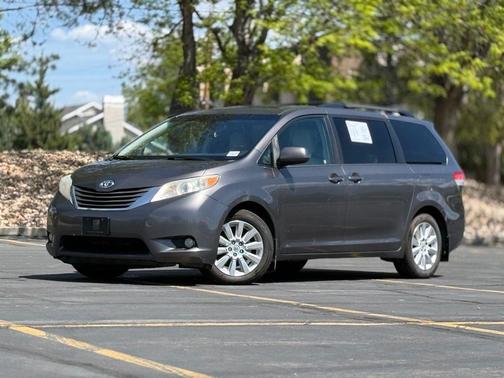 Predawn Gray Mica 2013 Toyota Sienna XLE