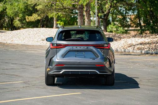 2025 Lexus NX 450h+ F SPORT Handling