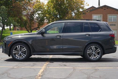 Dravit Grey Metallic 2027 BMW X7 xDrive40i
