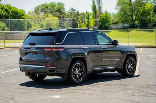 2022 Jeep Grand Cherokee Summit