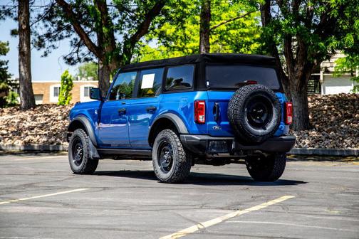 Velocity Blue Metallic 2021 Ford Bronco Black Diamond