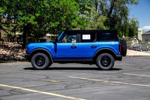 Velocity Blue Metallic 2021 Ford Bronco Black Diamond