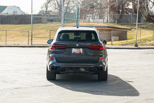 2025 BMW X5 M60i