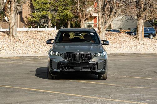 2025 BMW X5 M60i