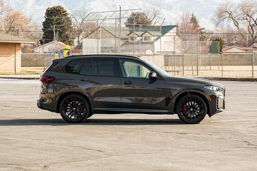 2025 BMW X5 M60i