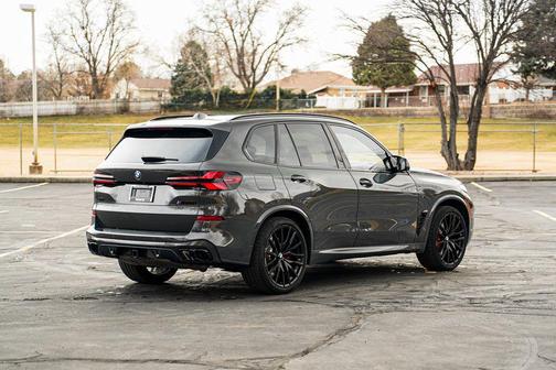 2025 BMW X5 M60i