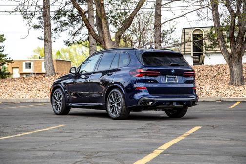 Tanzanite Blue II Metallic 2026 BMW X5 PHEV xDrive50e