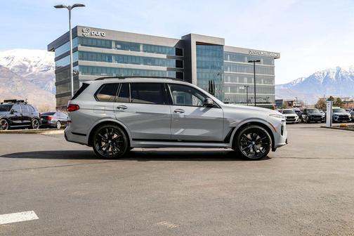2026 BMW X7 M60i