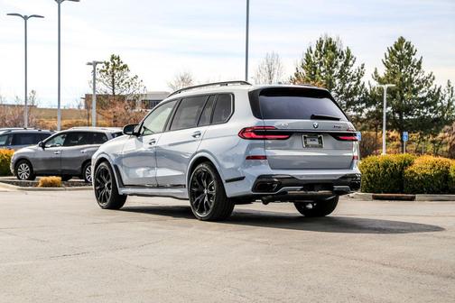 2026 BMW X7 M60i