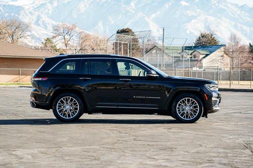 2023 Jeep Grand Cherokee Summit
