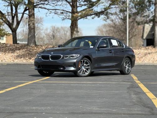 2022 BMW 330e xDrive