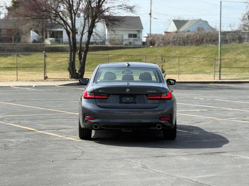 2022 BMW 330e xDrive