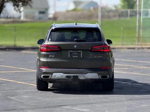Manhattan Green Metallic 2023 BMW X5 PHEV xDrive45e