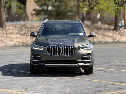 Manhattan Green Metallic 2023 BMW X5 PHEV xDrive45e