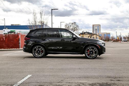 2026 BMW X5 M60i