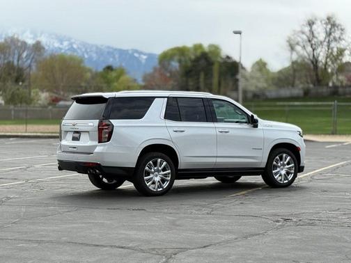 Iridescent Pearl Tricoat 2021 Chevrolet Tahoe 4WD High Country