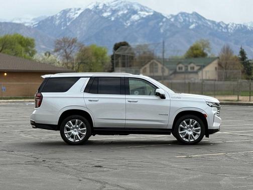 Iridescent Pearl Tricoat 2021 Chevrolet Tahoe 4WD High Country