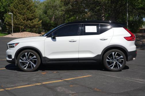 Crystal White 2019 Volvo XC40 T5 R-Design