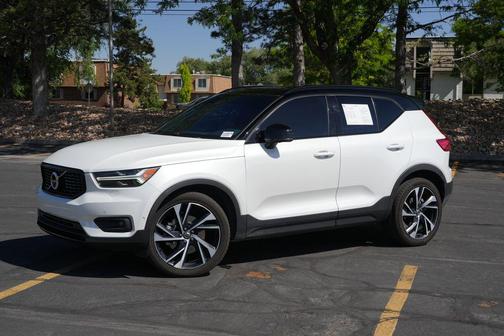 Crystal White 2019 Volvo XC40 T5 R-Design
