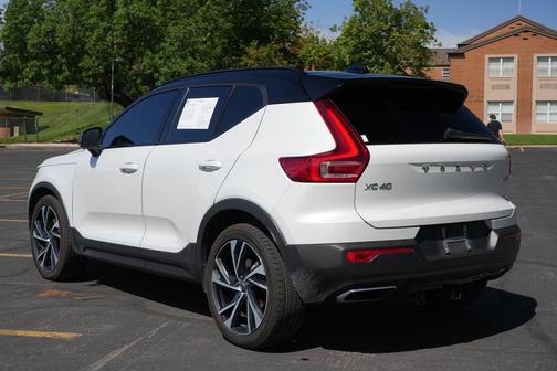 Crystal White 2019 Volvo XC40 T5 R-Design