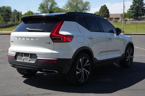 Crystal White 2019 Volvo XC40 T5 R-Design
