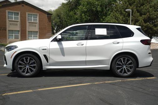 Mineral White Metallic 2023 BMW X5 PHEV xDrive45e