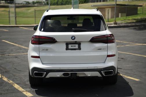 Mineral White Metallic 2023 BMW X5 PHEV xDrive45e