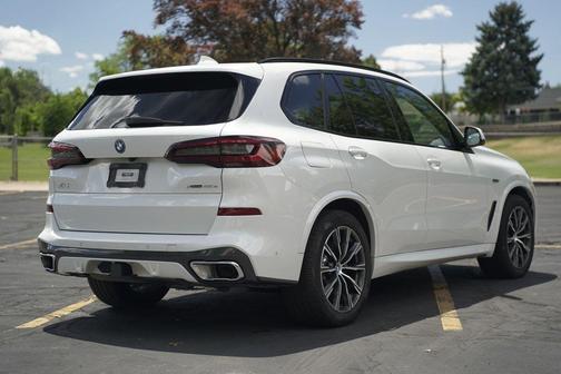 Mineral White Metallic 2023 BMW X5 PHEV xDrive45e